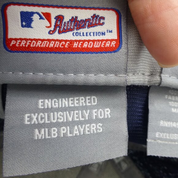 Toronto Blue Jays Maple Leaf Logo 7 Inches Fitted Hat - Picture 13 of 15